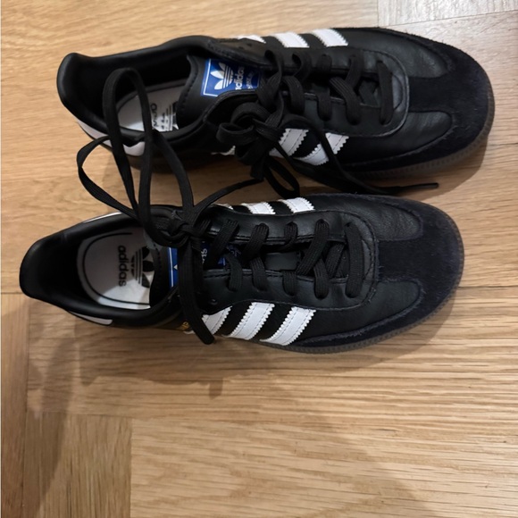 Kids adidas sambas - Picture 2 of 3